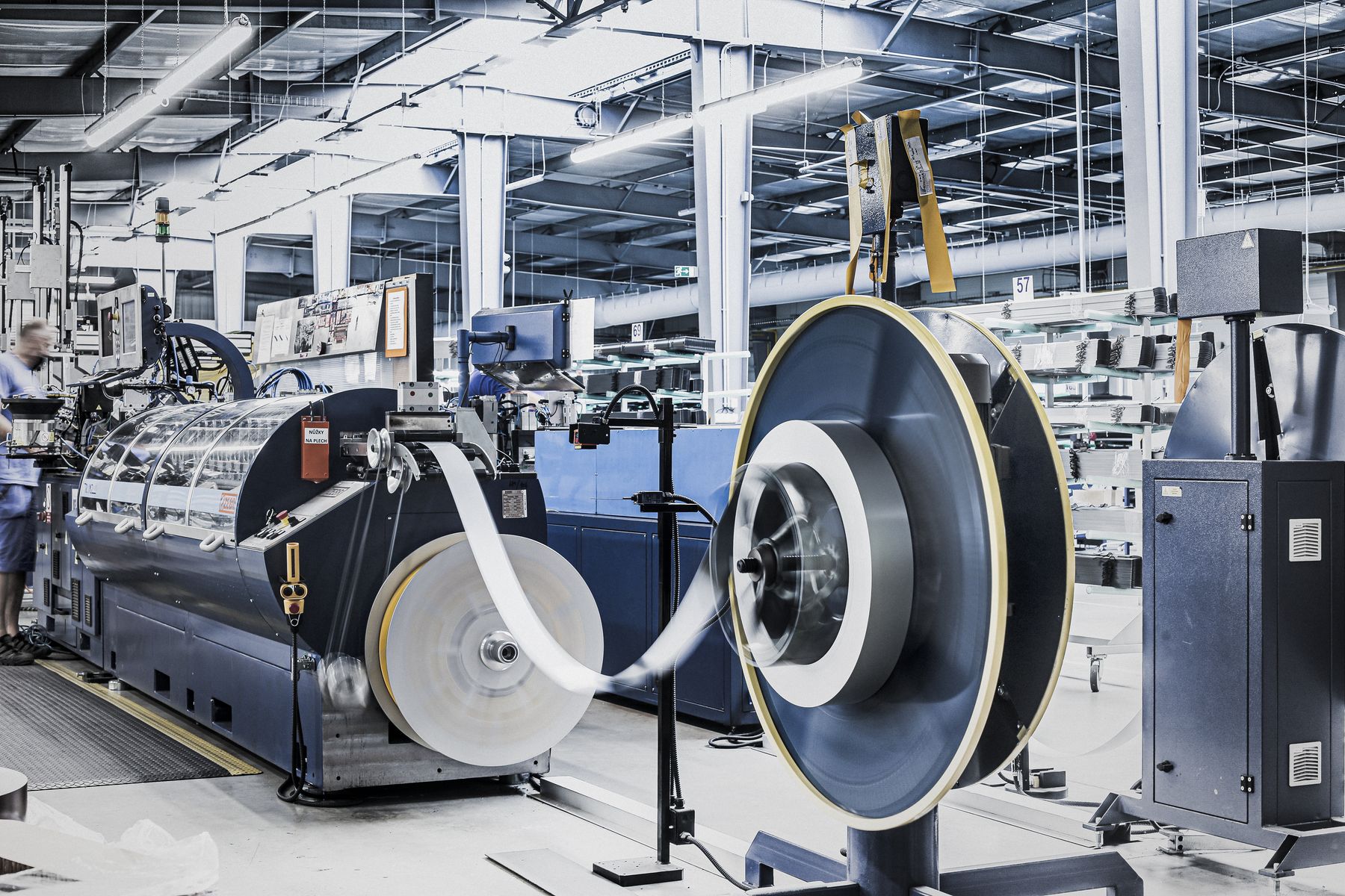 Fertigung beim Hersteller: Profile im Lager der Produktion